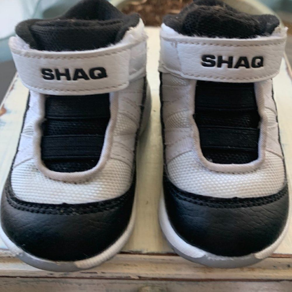 Shaq Black and White Size 4 High Top